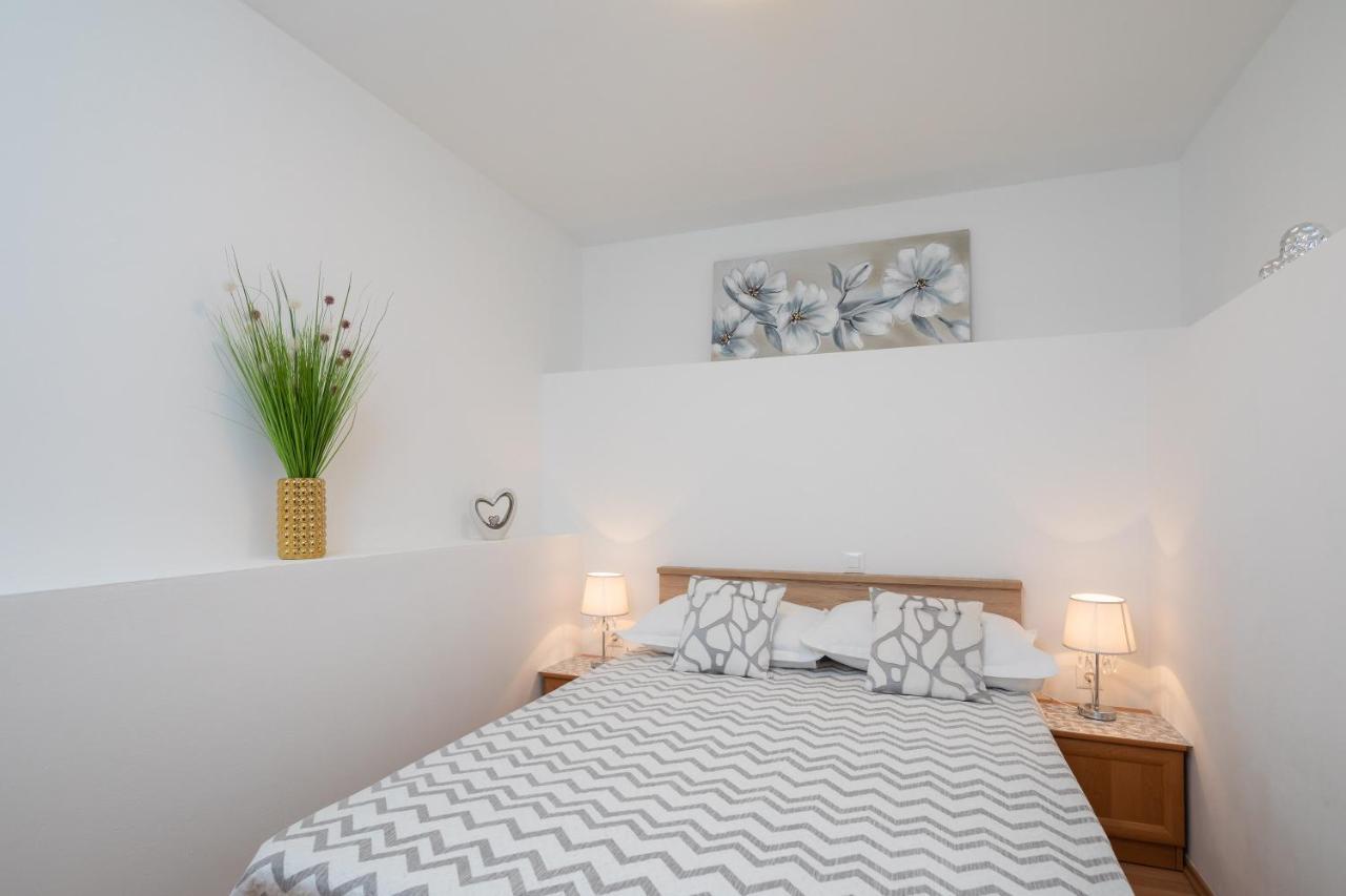 Fba Family Beach Apartments Omiš Buitenkant foto