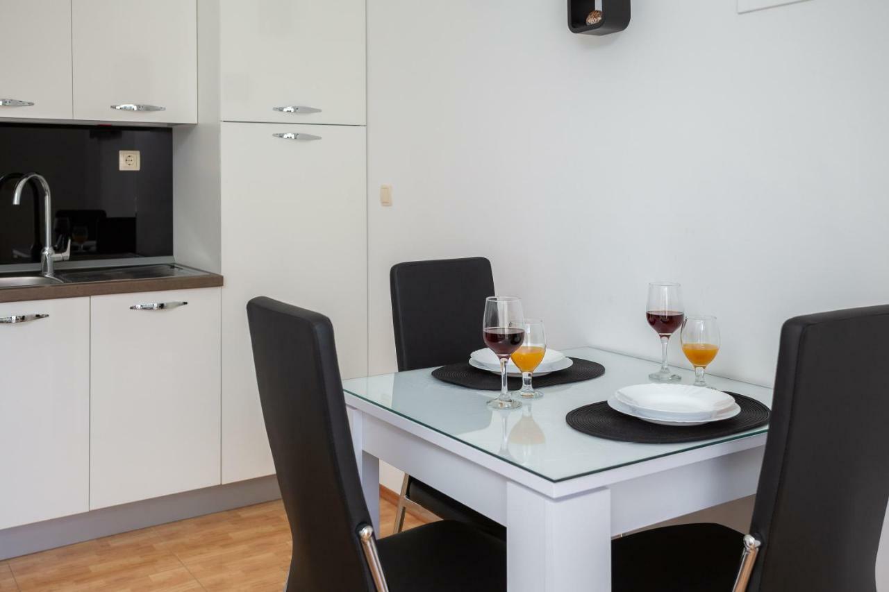 Fba Family Beach Apartments Omiš Buitenkant foto